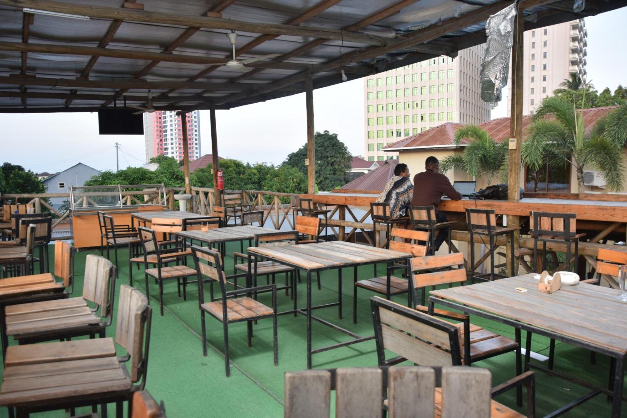A Pousada K27 Premier Backpackers Dar es Salaam Exterior foto