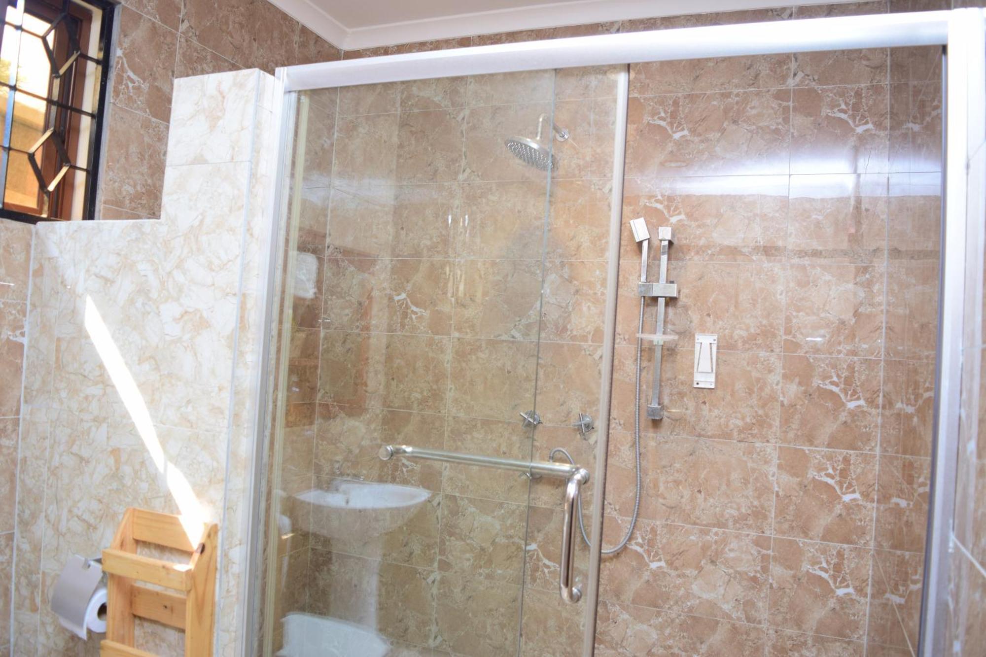 A Pousada K27 Premier Backpackers Dar es Salaam Exterior foto