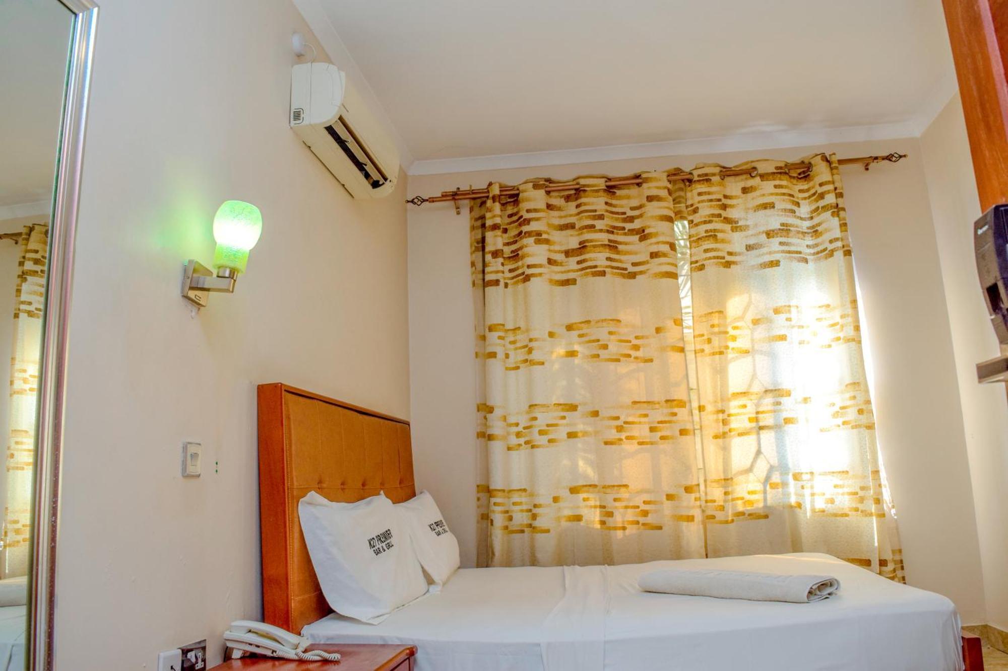 A Pousada K27 Premier Backpackers Dar es Salaam Exterior foto