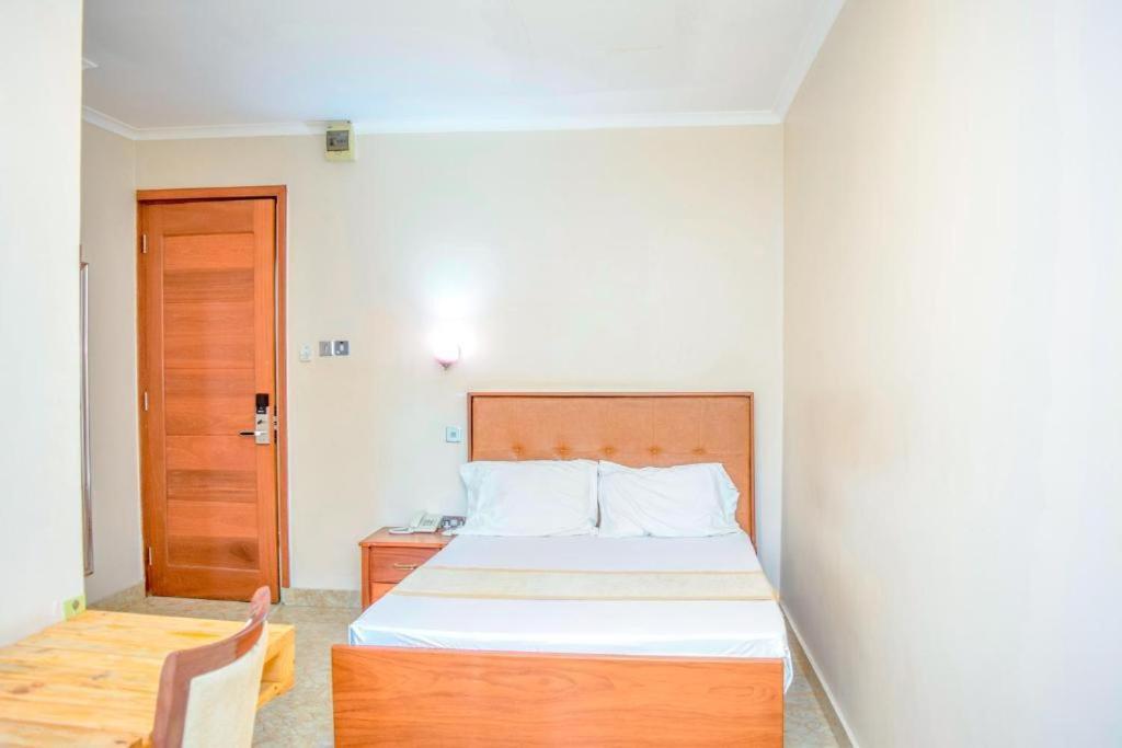 A Pousada K27 Premier Backpackers Dar es Salaam Exterior foto