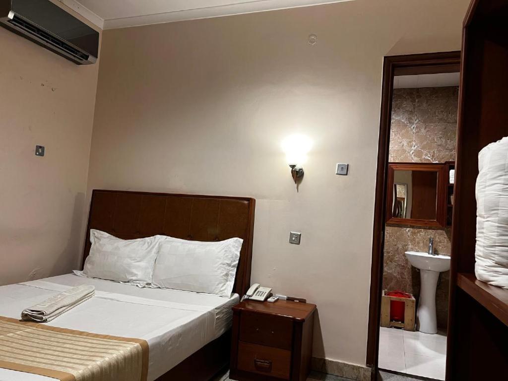 A Pousada K27 Premier Backpackers Dar es Salaam Exterior foto